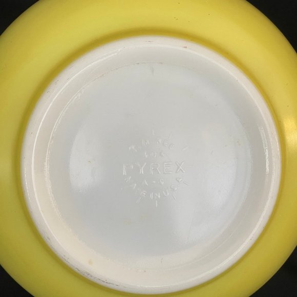 Pyrex 404 4 quart yellow mixing bowl, "primary colors" 1950s-60s - Picture 2 of 4